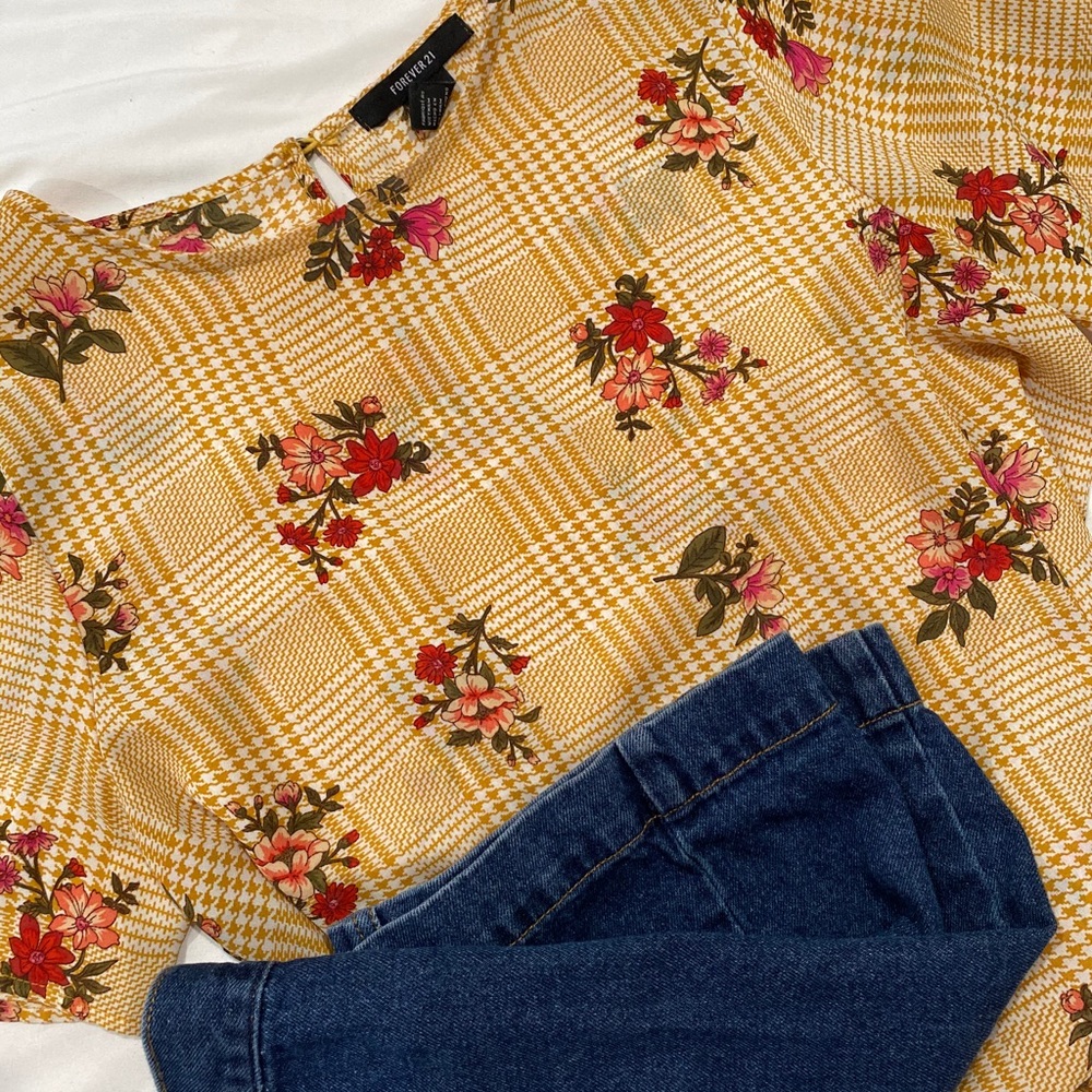 Flowery Top - Picture 3 of 3
